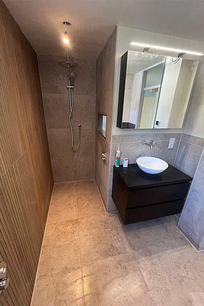 Badkamer met inloopdouche — foto 6